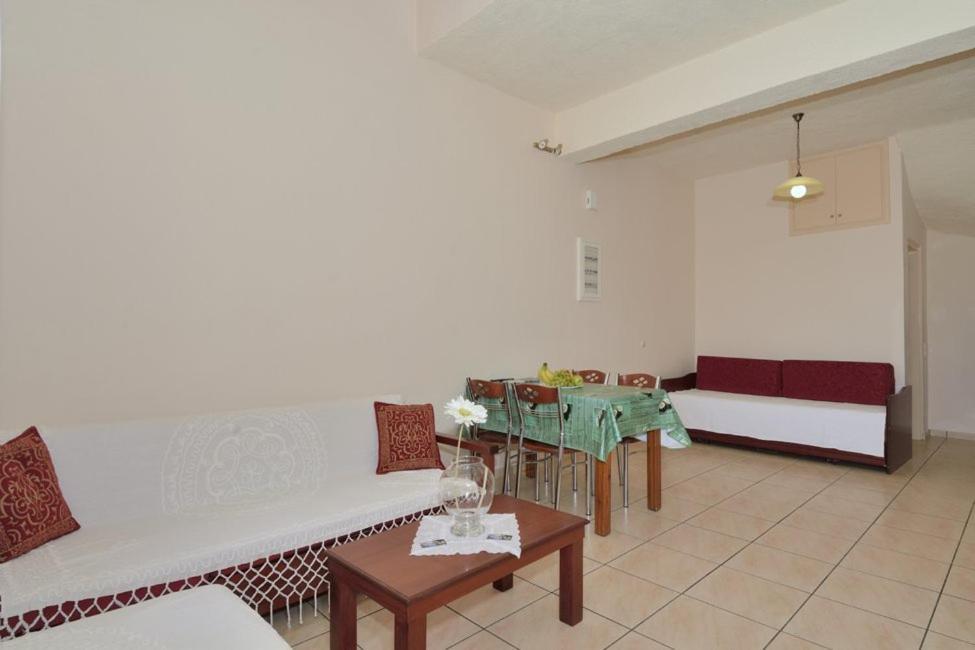 Markos Apartments 1 Stoúpa エクステリア 写真